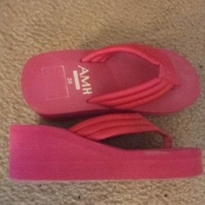 Almost new flip flops 👣